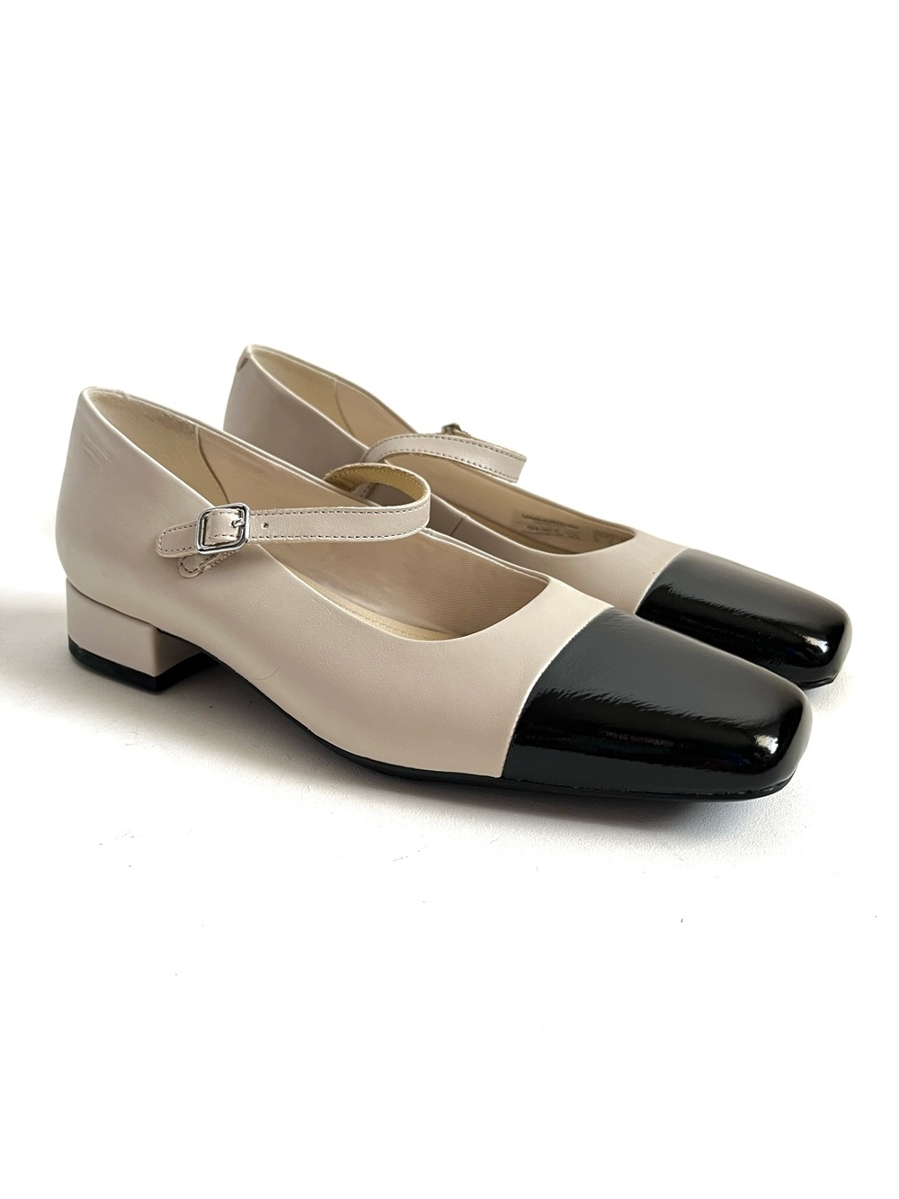 Vagabond Debbi Cap Toe Mary Jane Cream and Black size 39